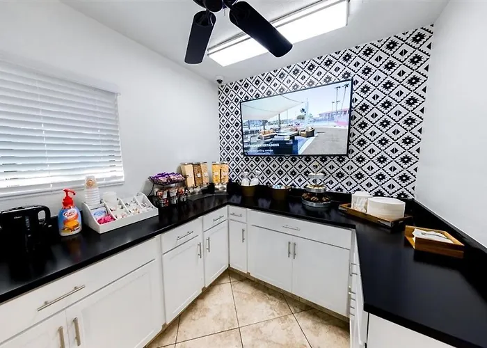 Apartment 206 Fully Furnished 1br Suite-prime Location