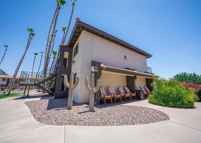 206 Fully Furnished 1br Suite-prime Location *